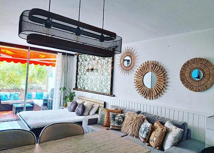 Tropical Garden View With Pool Apartment